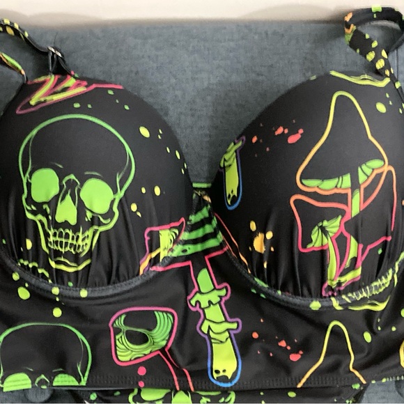 Graphic Bikini Set - Picture 4 of 5